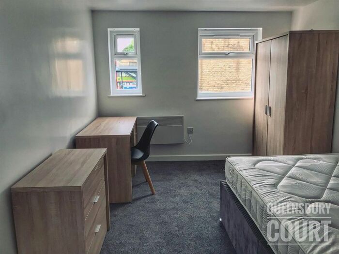 4 Bedroom Flat To Rent In Queensbury Court, Brighouse Road, Queensbury, BD13