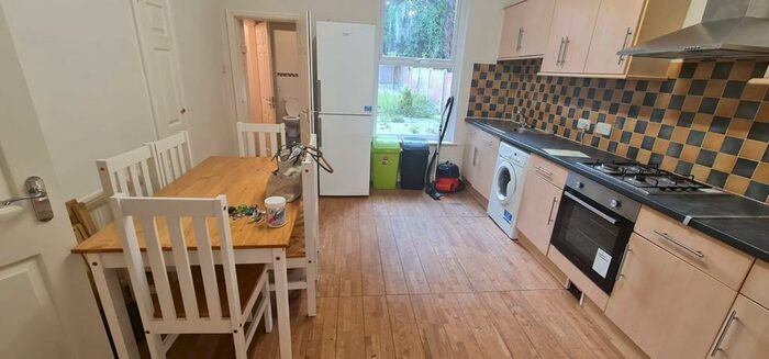 4 Bedroom End Of Terrace House To Rent In Fletcher Road, Beeston, Nottingham, NG9