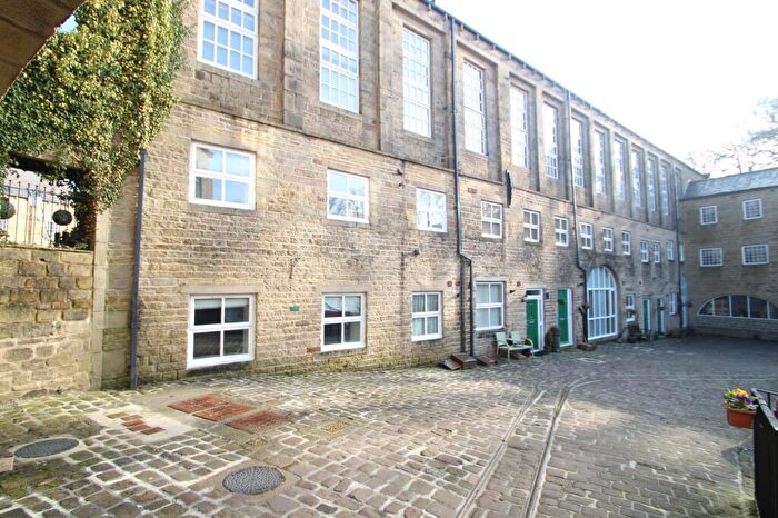 2 Bedroom Flat For Sale In Woodcote Fold, Oakworth, Keighley, West Yorkshire, Uk, BD22