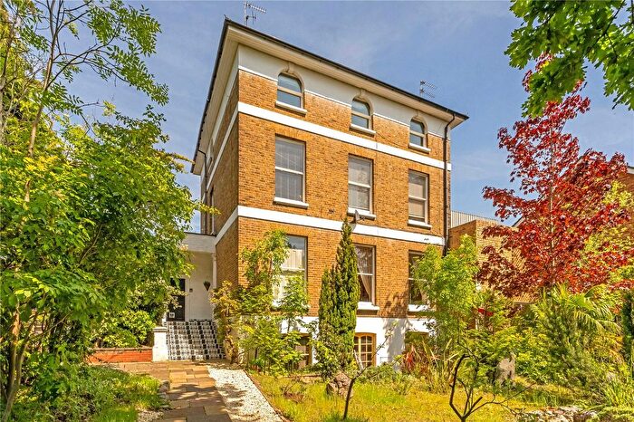 3 Bedroom Flat For Sale In Hampton Road, Teddington, TW11