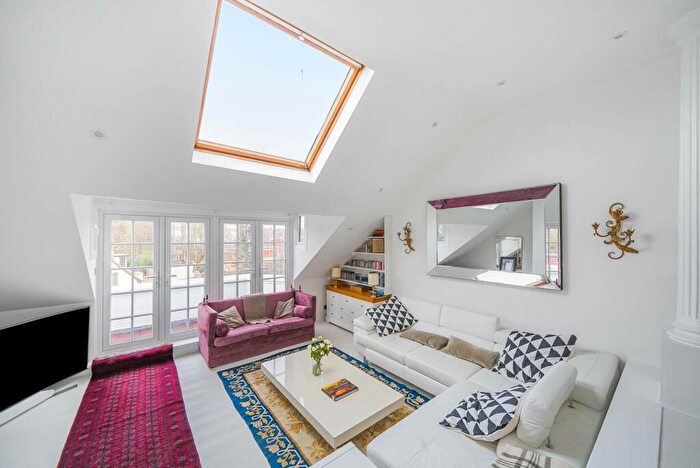 3 Bedroom Flat To Rent In Thurlow Road, Hampstead, London, NW3