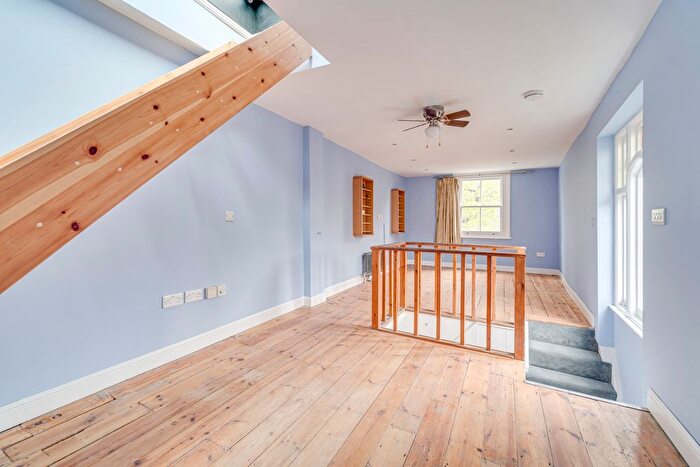 3 Bedroom Maisonette To Rent In Ellington Street, Islington, London, N7