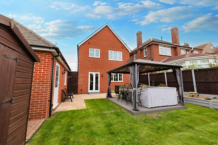 3 Bedroom Detached House For Sale In Old Heath Road, Colchester, CO2