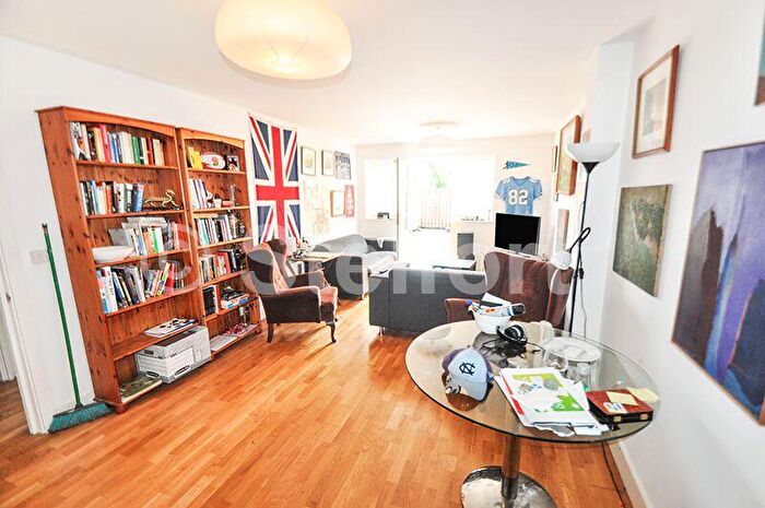 3 Bedroom Apartment To Rent In High Road, London, N22