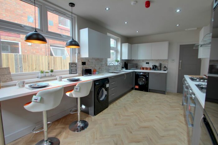 7 Bedroom Terraced House To Rent In Dulverton Road, Leicester, LE3