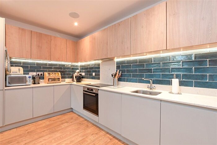 1 Bedroom Flat For Sale In St. Martin's Walk, Dorking, Surrey, RH4