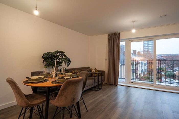 2 Bedroom Flat To Rent In Flat, Marina Place, Birmingham, B16