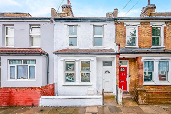 3 Bedroom Terraced House For Sale In Balgowan Street, London, SE18