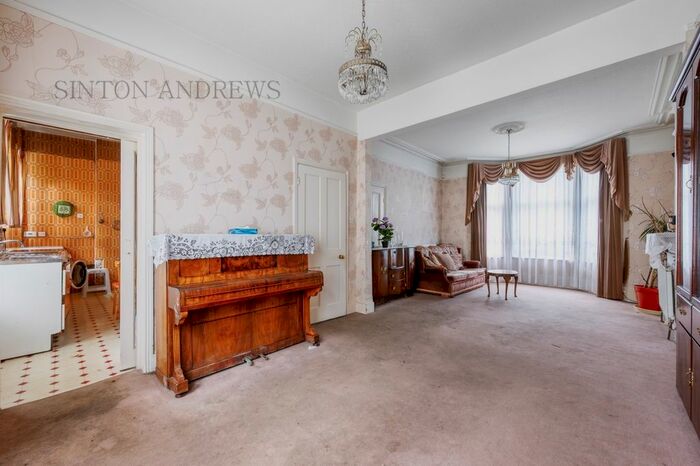4 Bedroom Detached House For Sale In Culmington Road, Ealing, W13