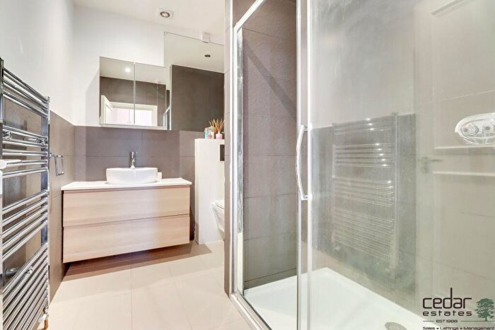 3 Bedroom Flat To Rent In Compayne Gardens, South Hampstead, NW6
