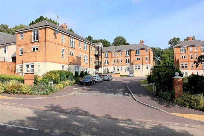 2 Bedroom Apartment To Rent In Adrian Close, Hemel Hempstead, HP1
