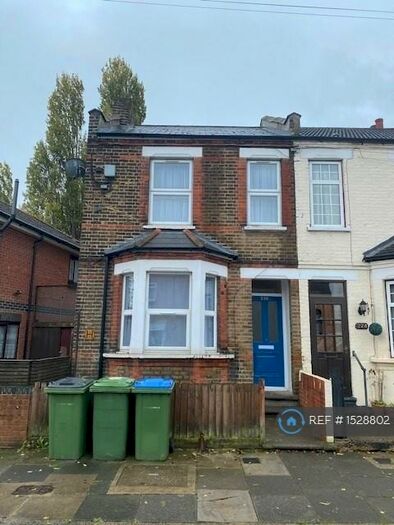 3 Bedroom End Of Terrace House To Rent In Marmadon Road, London, SE18