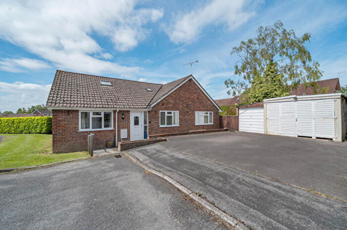 4 Bedroom Detached House For Sale In Thorn Close, Four Marks, Alton, Hampshire, GU34