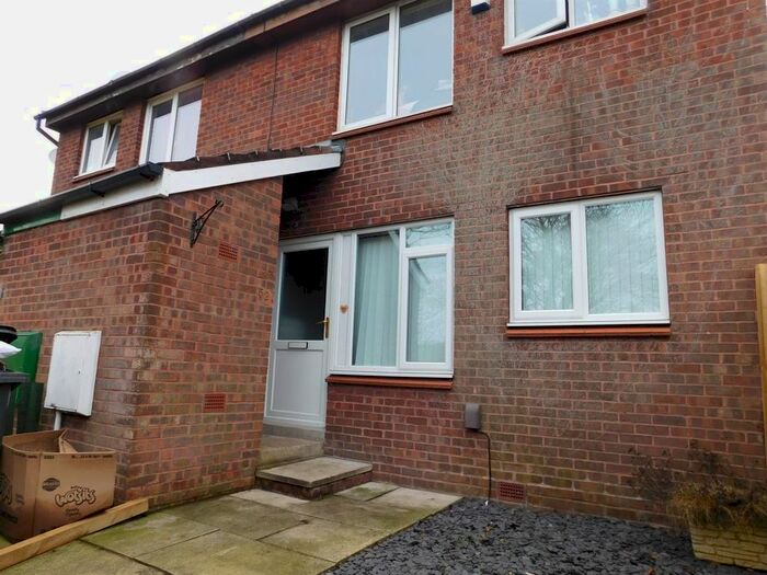 1 Bedroom Flat To Rent In Worcester Avenue, Leeds LS10