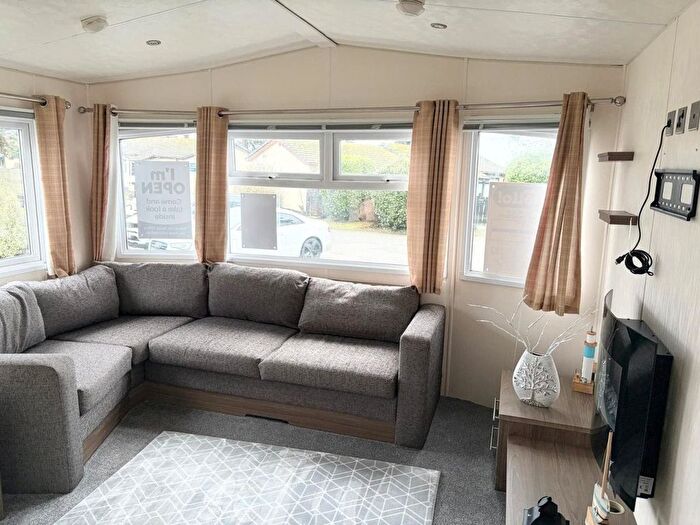 2 Bedroom Mobile/park Home For Sale In Polperro Road, Looe, PL13