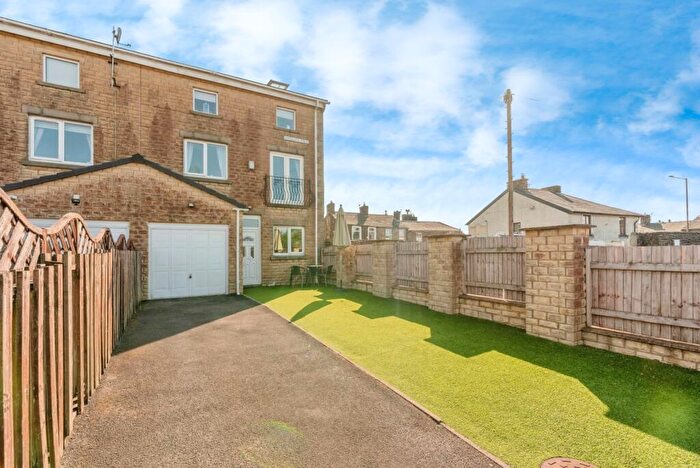 4 Bedroom Town House For Sale In Haggate Fold, Briercliffe, Burnley, Lancashire, BB10