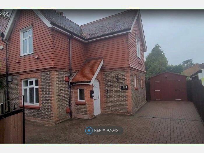 3 Bedroom Semi-Detached House To Rent In London Road, Crawley, RH10