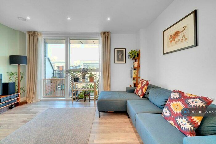 2 Bedroom Flat To Rent In Emperor Apartments, London, SE5