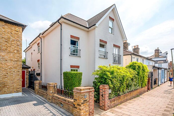 2 Bedroom Flat For Sale In Palace Road, Bromley, BR1