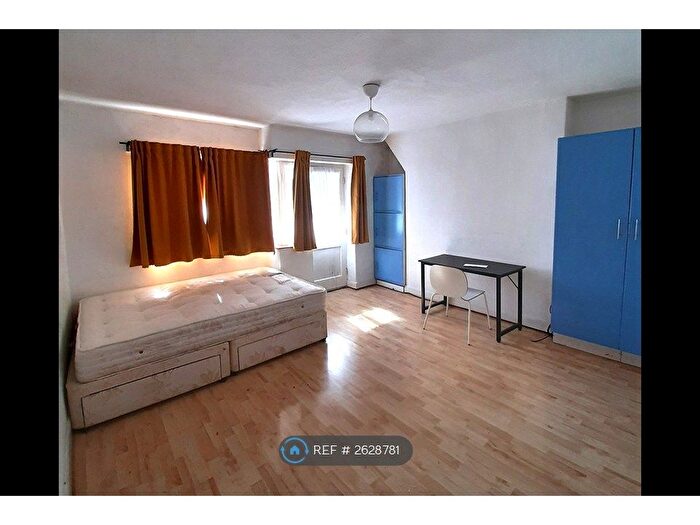 1 Bedroom Flat To Rent In Brine Apartments, London, E3