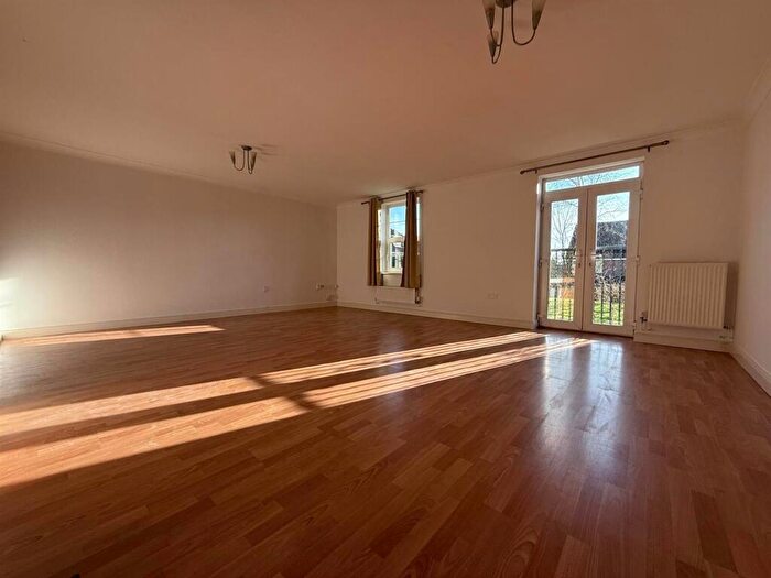 2 Bedroom Apartment For Sale In Stoneleigh Court, Shadwell Lane, LS17