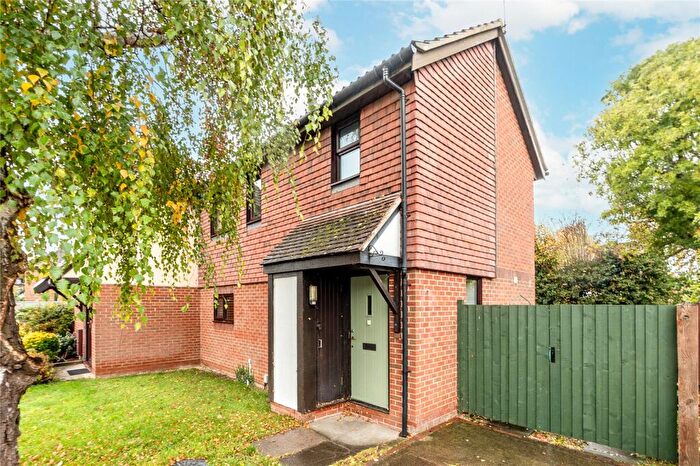 3 Bedroom Semi Detached House For Sale In Balliol Drive, Didcot, Oxfordshire, OX11