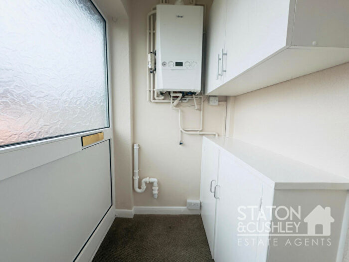 2 Bedroom Semi-Detached Bungalow For Sale In Heathland Close, Mansfield, NG18