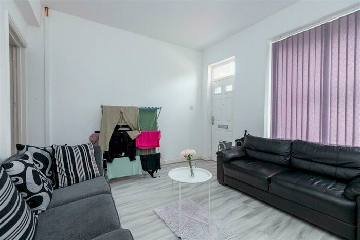 3 Bedroom House To Rent In Katie Road, Birmingham, B29