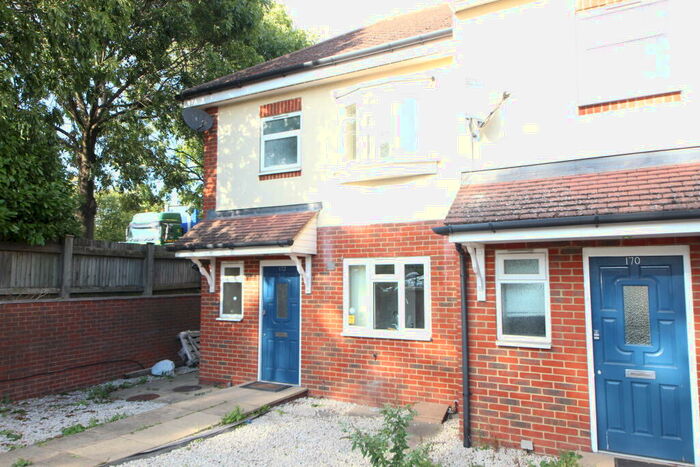 3 Bedroom Semi-Detached House To Rent In Stayton Road - Sutton, SM1