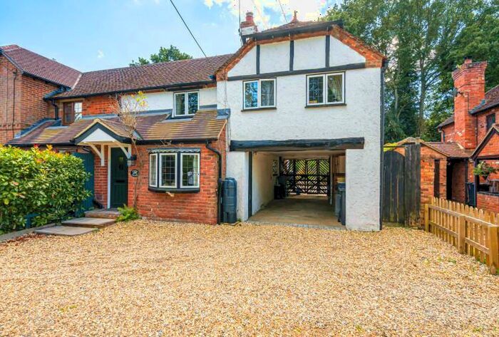 3 Bedroom Semi-Detached House For Sale In Plover Lane, Eversley, Hook, RG27