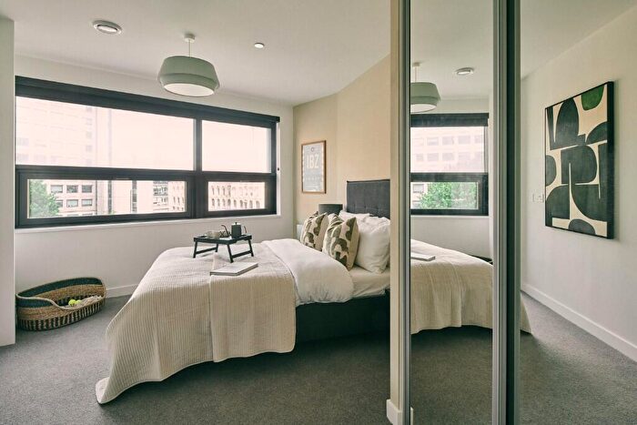 2 Bedroom Apartment To Rent In The Octagon, Birmingham, B3