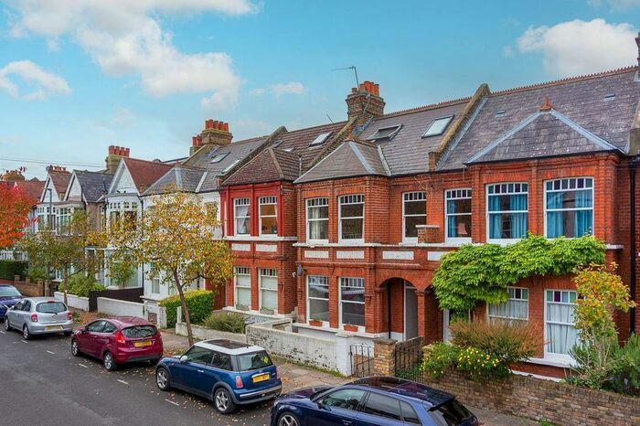 3 Bedroom Flat To Rent In Engadine Street, Wandsworth, London, SW18