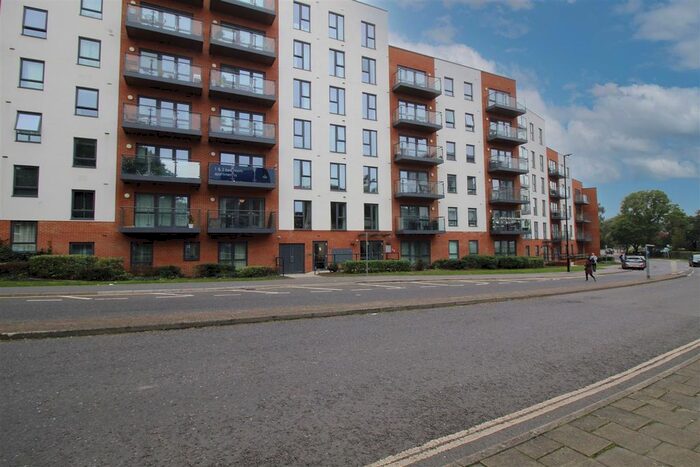 2 Bedroom Flat To Rent In West Green Drive, Crawley., RH11