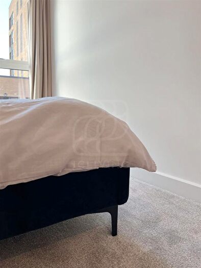2 Bedroom Flat To Rent In East Acton Lane, London, W3