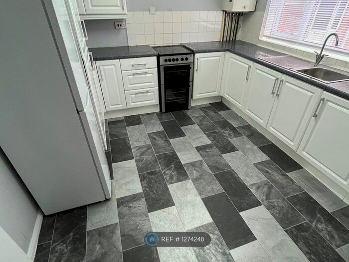 2 Bedroom Maisonette To Rent In Bute Brae, Bletchley, Milton Keynes MK3