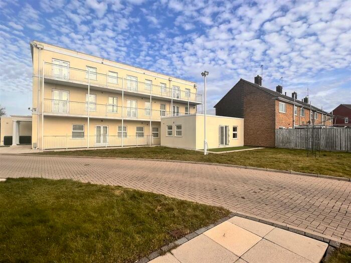 2 Bedroom Flat To Rent In Furnished Apartments For Rent, SN3
