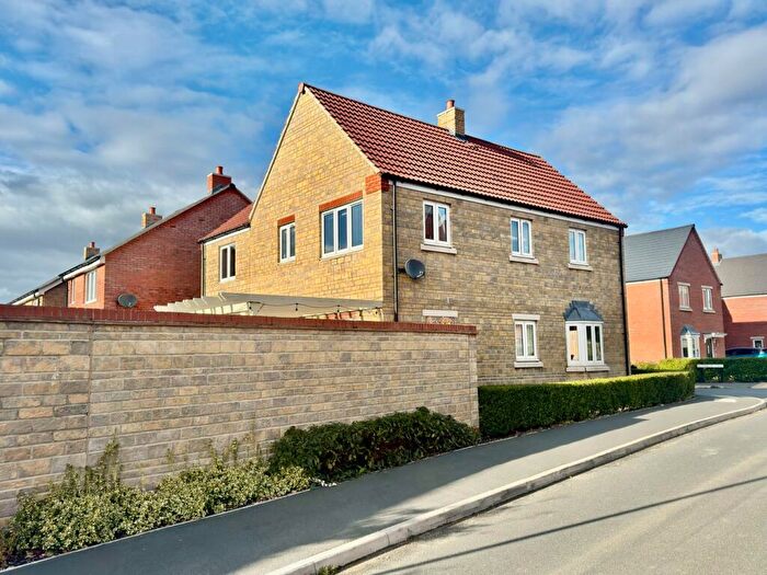 4 Bedroom Detached House For Sale In Buttercup Close, Raunds, Wellingborough, NN9