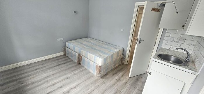 Studio To Rent In Fairholme Crescent, Hayes, UB4