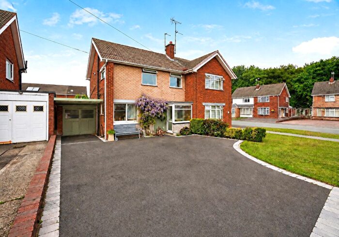 3 Bedroom Semi-Detached House For Sale In Pinewood Close, Willenhall, West Midlands, WV12