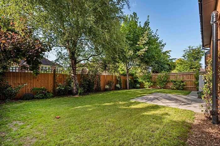 4 Bedroom Detached House For Sale In Chartland Close, Bookham, KT23