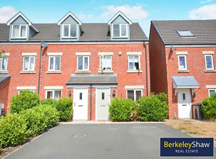 3 Bedroom Town House For Sale In Swallow Crescent, Maghull, Liverpool, L31