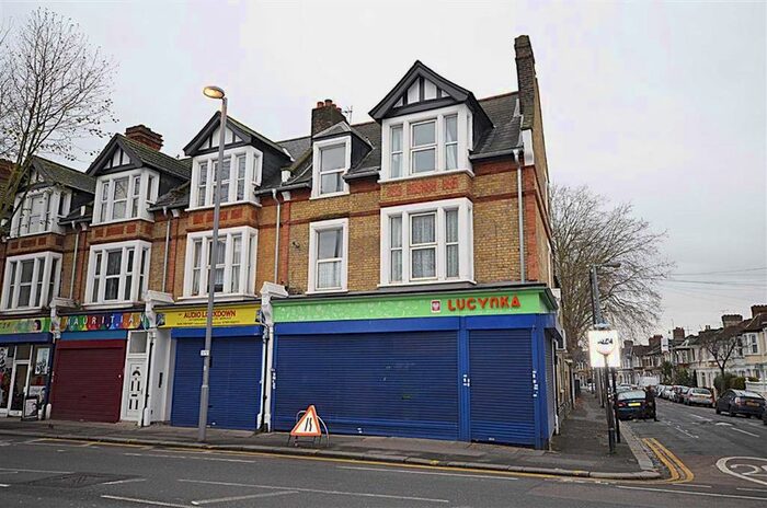 Studio To Rent In High Road, Leyton, London, E10