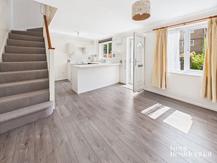 1 Bedroom End Of Terrace House To Rent In Fort Pitt Street, Chatham, ME4