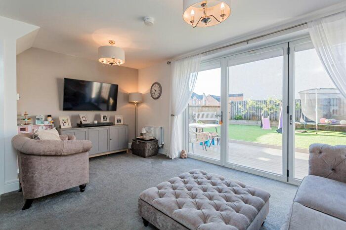 3 Bedroom Semi-Detached Villa For Sale In Slateford Road, Bishopton, PA7