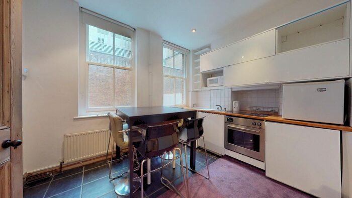 2 Bedroom Flat To Rent In Red Lion Square, London, WC1R