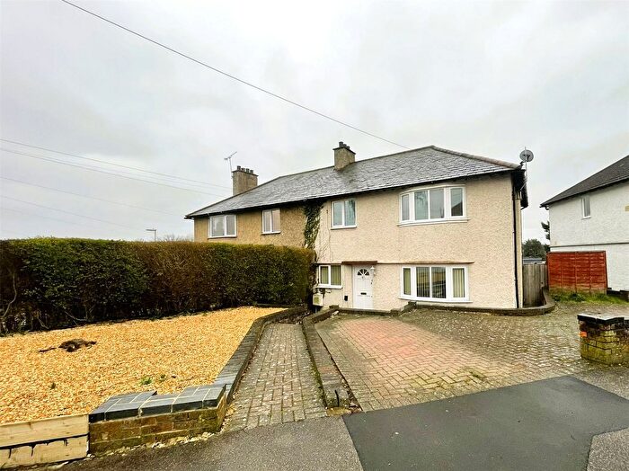 3 Bedroom Semi Detached House For Sale In Busk Crescent, Farnborough, Hampshire, GU14