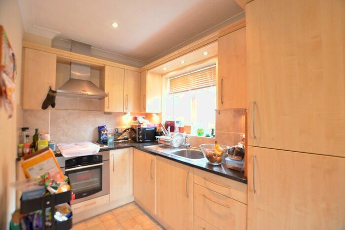2 Bedroom Flat To Rent In Kings Ride, Camberley GU15