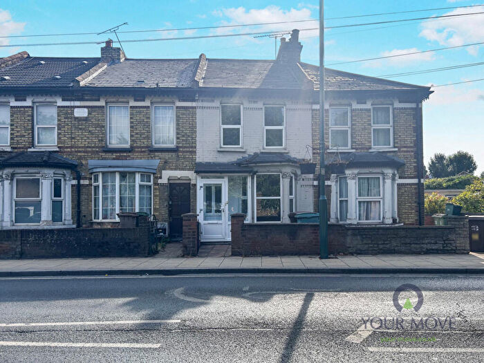 3 Bedroom Terraced House For Sale In Beddington Lane, Croydon, CR0