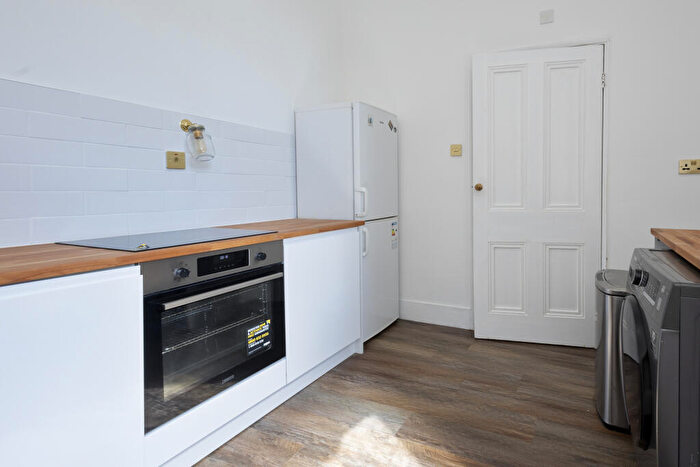 2 Bedroom Flat For Sale In Earls Avenue, Folkestone, CT20