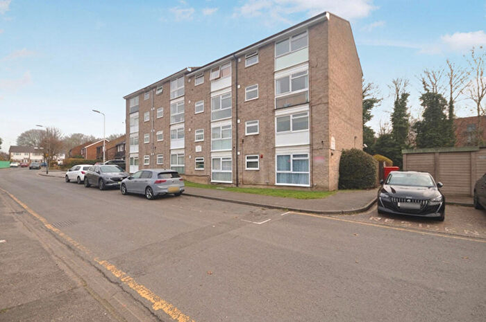 1 Bedroom Flat To Rent In Holdbrook Way, Romford, Essex, RM3